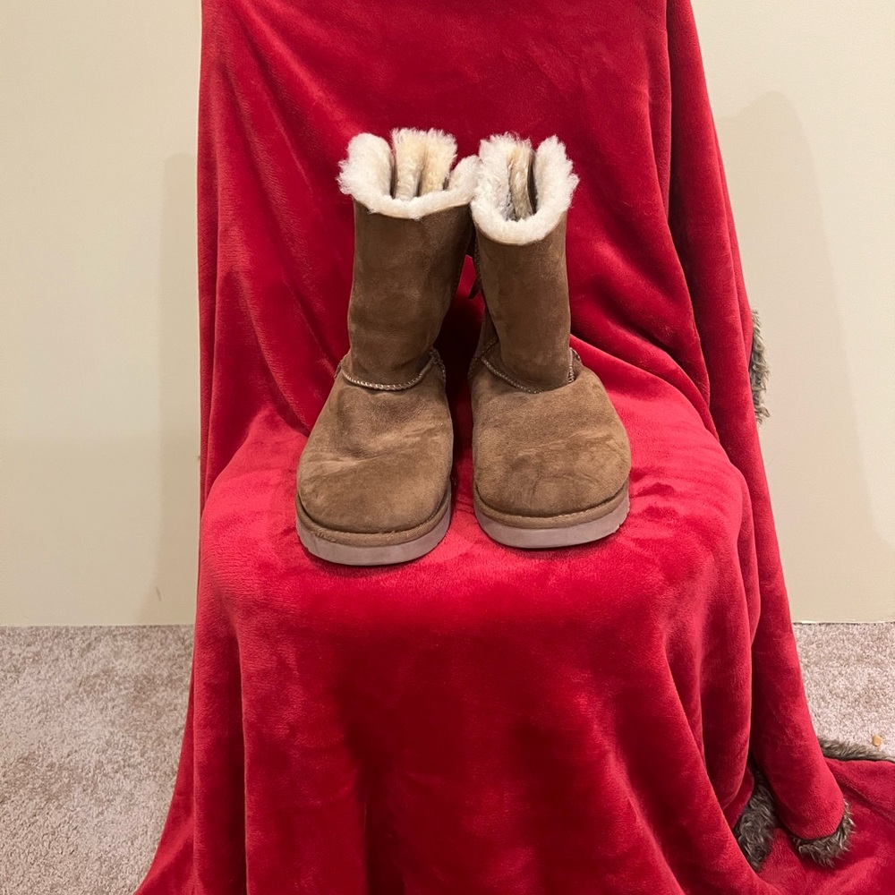Bailey UGGS, size 10, Brown